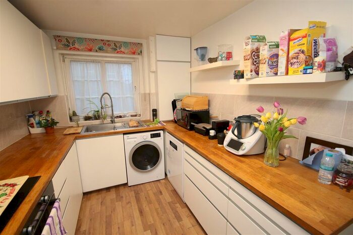 3 Bedroom End Terrace House For Sale In Page Close, Bean, Dartford, DA2