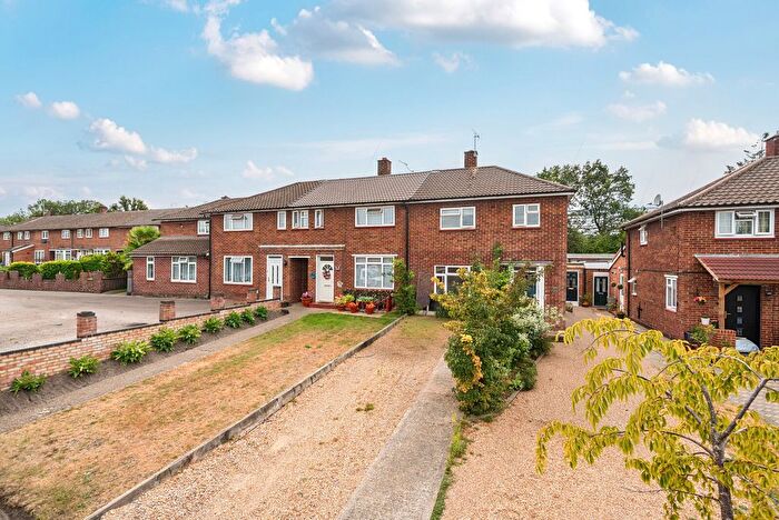 2 Bedroom End Terrace House For Sale In Blackmore Crescent, Woking, GU21
