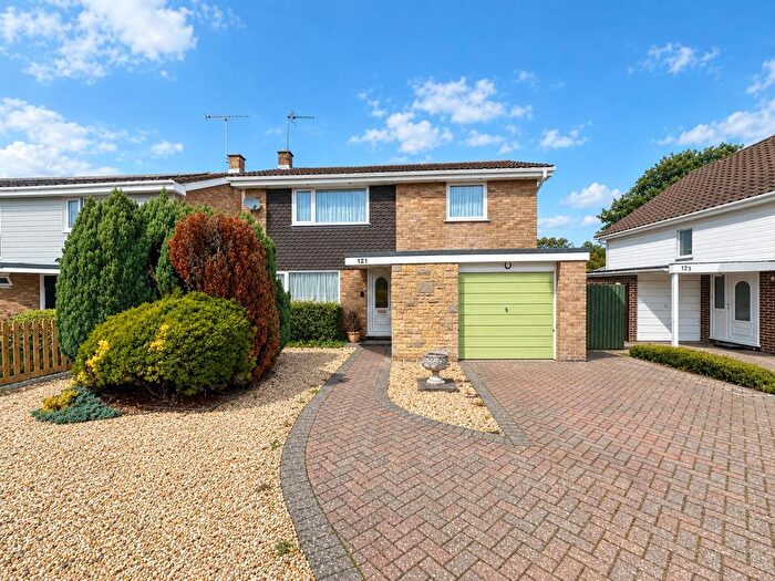 3 Bedroom Detached House For Sale In Runnymede Avenue, Bearwood, Bournemouth, BH11