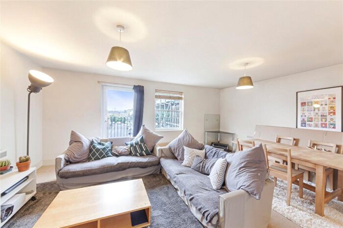 2 Bedroom Apartment To Rent In Lavender Hill, London, SW11