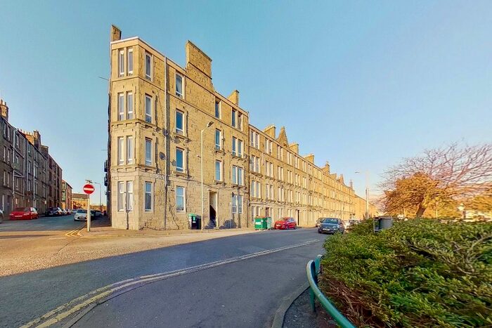 2 Bedroom Flat To Rent In Lyon Street, Stobswell, Dundee, DD4