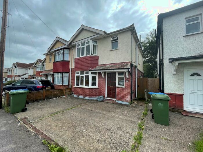 4 Bedroom Semi-Detached House To Rent In Honeysuckle Road, Southampton, SO16