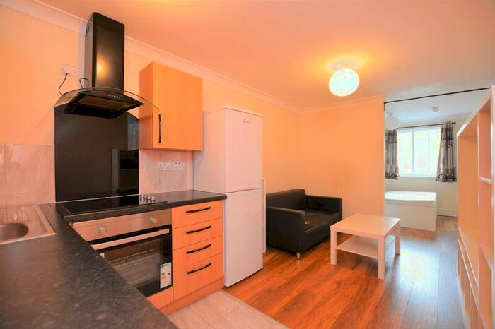 Studio To Rent In High Street, Slough, SL1