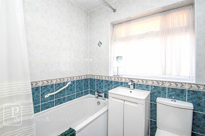 2 Bedroom Bungalow For Sale In Dupont Close, Clacton-on-Sea, Essex, CO16