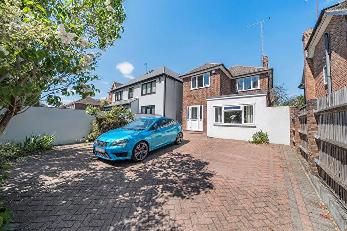 3 Bedroom Detached House For Sale In Avenue Road, Erith, DA8