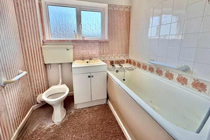 3 Bedroom Semi-Detached House For Sale In Holmes Road, Swanage, BH19 - Photo 8