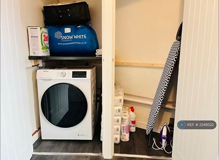 2 Bedroom Flat To Rent In Craig Court, Cardiff, CF24