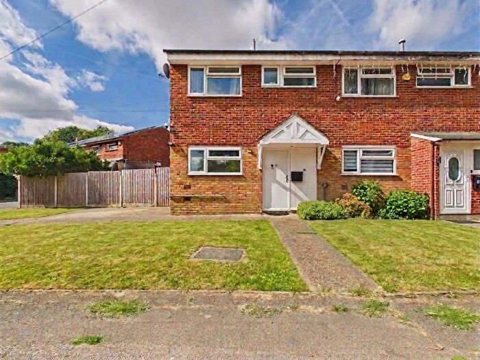 3 Bedroom End Terrace House For Sale In St. Margarets Avenue, Stanford-Le-Hope, SS17