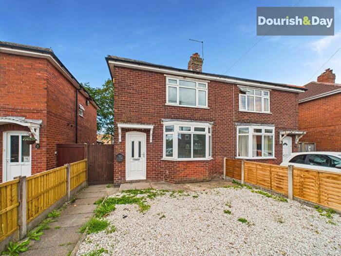 3 Bedroom Semi-Detached House For Sale In Second Avenue, Stafford, ST16