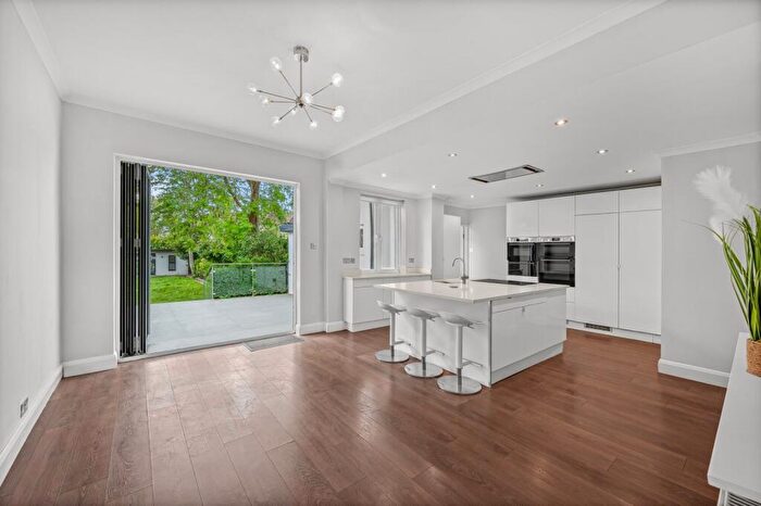4 Bedroom Detached House To Rent In Winn Road, Canary Wharf, SE12