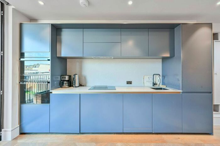 3 Bedroom Flat To Rent In New Kings Road, Fulham Broadway, London, SW6