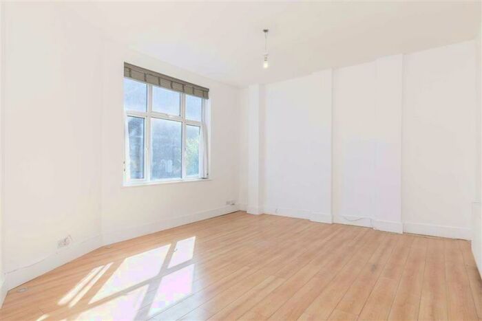 4 Bedroom House To Rent In Rathmore Road, Charlton, SE7