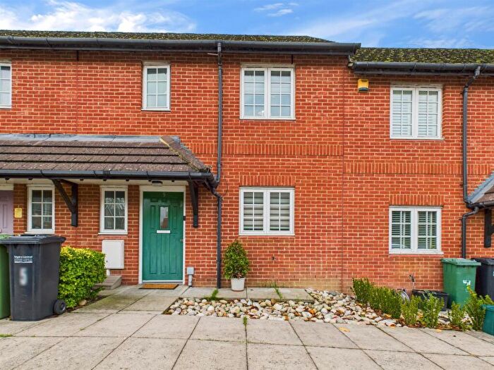 2 Bedroom Terraced House For Sale In Cherrytrees, Coulsdon, CR5