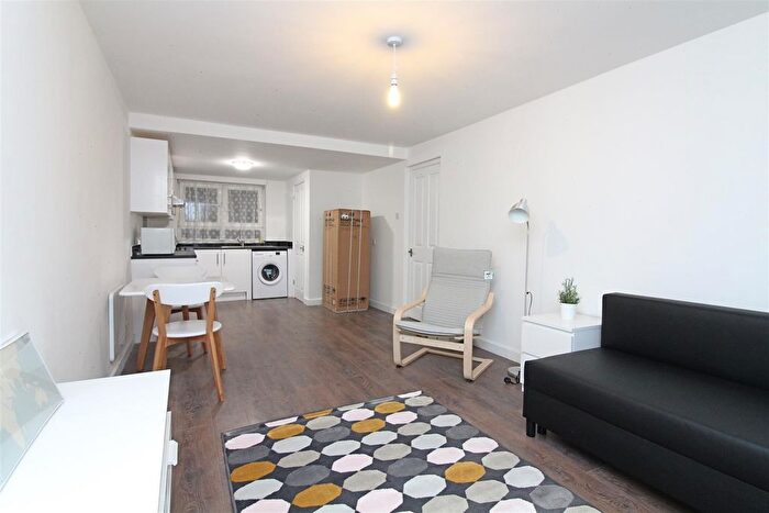 2 Bedroom Flat To Rent In High Street, London, E13