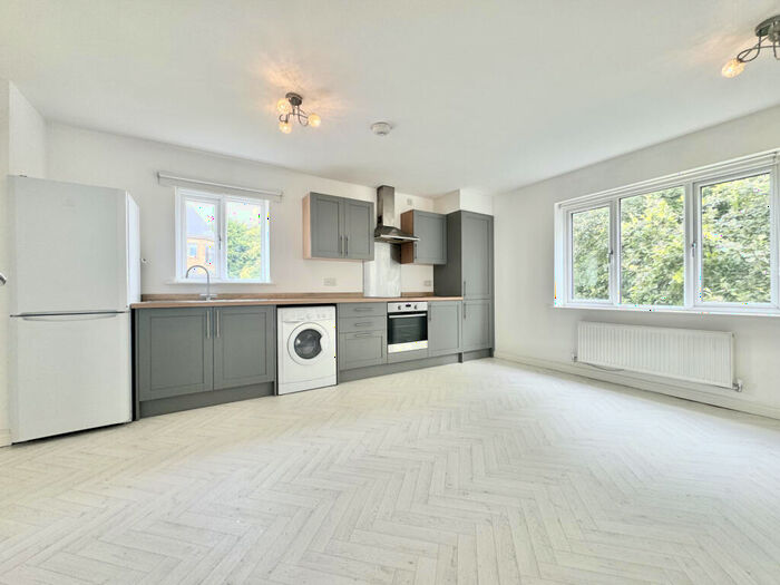 2 Bedroom Flat To Rent In Holly Way, Killingbeck, LS14