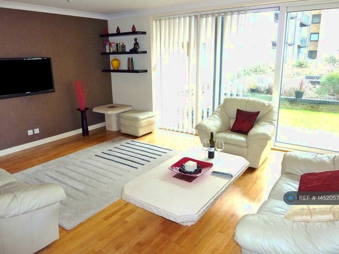 3 Bedroom Flat To Rent In Boardwalk Place, London, E14