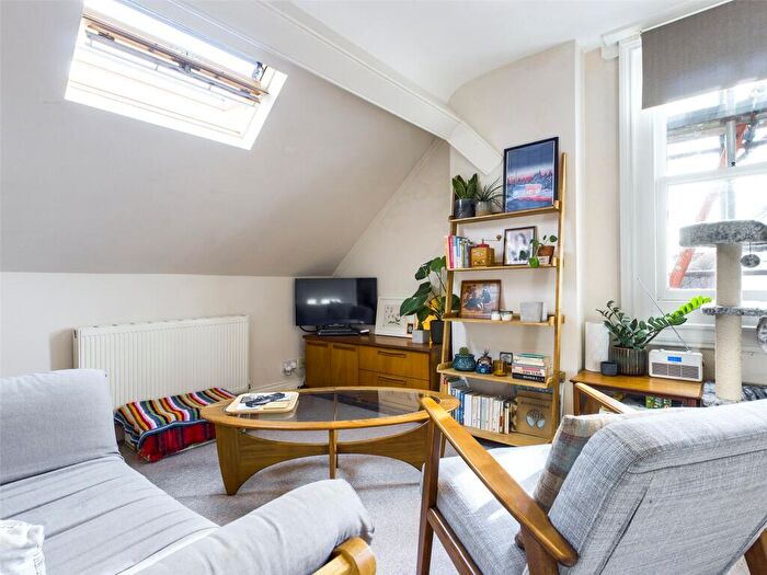 1 Bedroom Apartment To Rent In Bigwood, Brighton, BN3