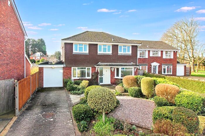 4 Bedroom Detached House For Sale In Blacksmiths Road, Longwick, HP27