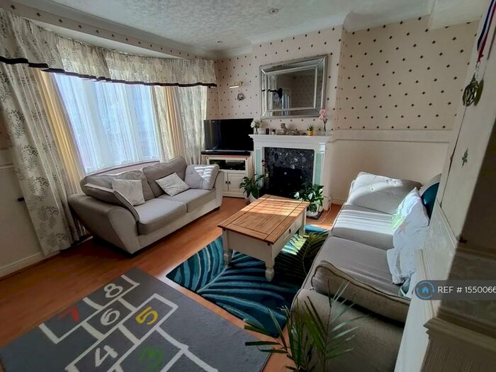 3 Bedroom Terraced House To Rent In Chertsey Drive, Cheam, Sutton, SM3