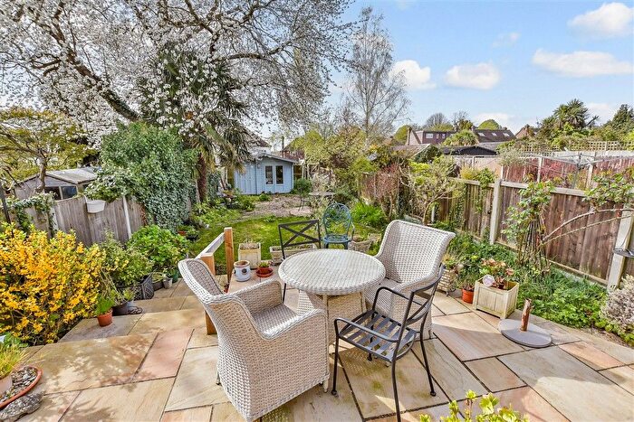 3 Bedroom Semi-Detached House For Sale In Dean Road, Strood, Rochester, Kent, ME2