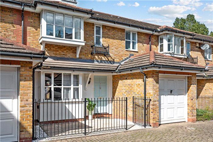 3 Bedroom Terraced House For Sale In Cottesloe Mews, London, SE1