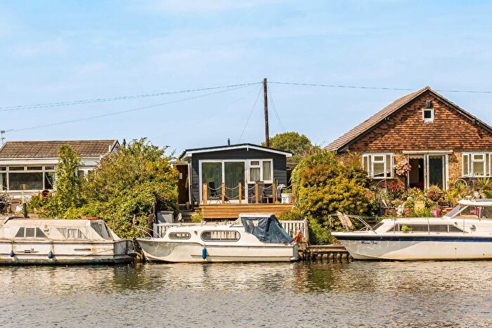 1 Bedroom Detached House For Sale In Thames Meadow, Shepperton, TW17