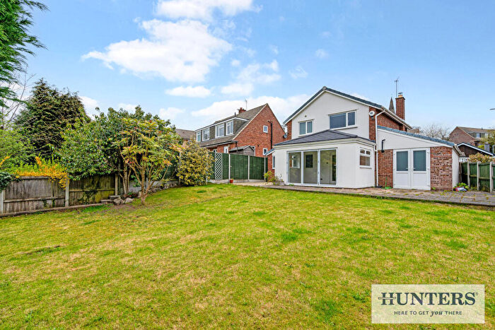 3 Bedroom Detached House For Sale In Hall Park Avenue, Horsforth, Leeds, LS18