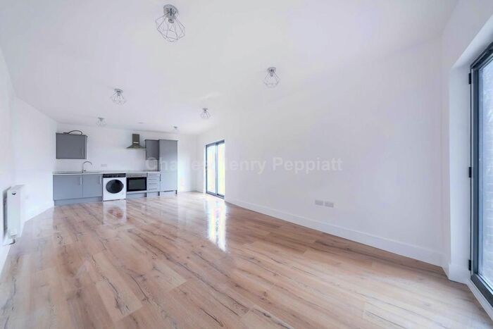 1 Bedroom Flat To Rent In Bush Close, Newbury Park, IG2