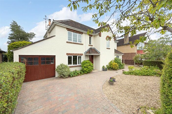 4 Bedroom Detached House For Sale In Rowden Road, Chippenham, SN15