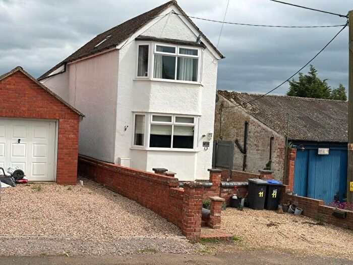 2 Bedroom Detached House To Rent In Banbury Road, NN11