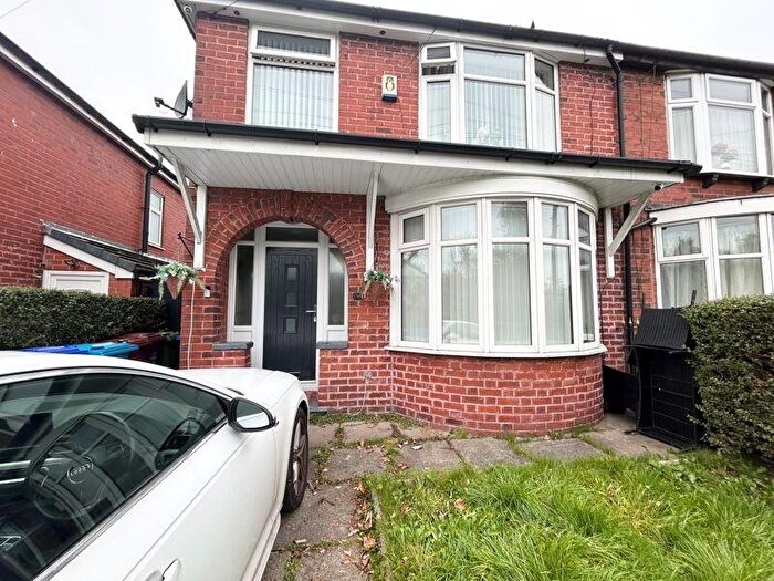 3 Bedroom Semi-Detached House For Sale In Broadway, Manchester, M40