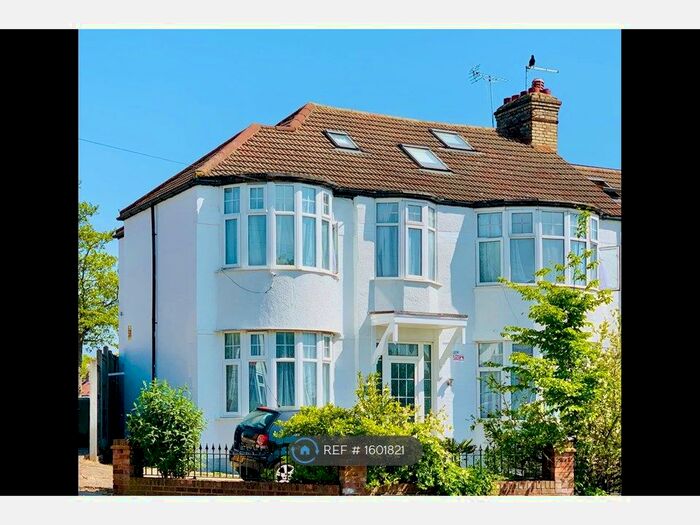 Studio To Rent In Ridgeway Avenue, London, EN4