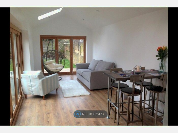 2 Bedroom Flat To Rent In Peckham Grove, London, SE15