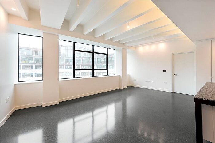 2 Bedroom Flat To Rent In Wood Lane, London, W12