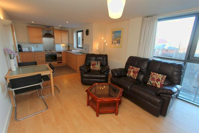 2 Bedroom Flat To Rent In City Walk, Leeds, LS11