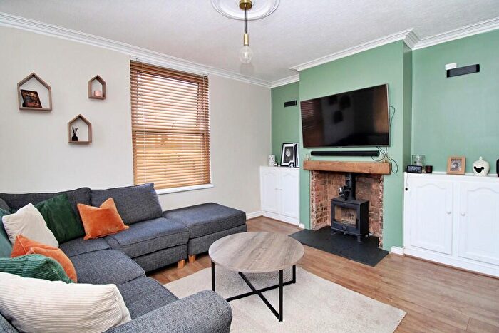 2 Bedroom End Of Terrace House For Sale In Arnold Street, Rugby, CV21
