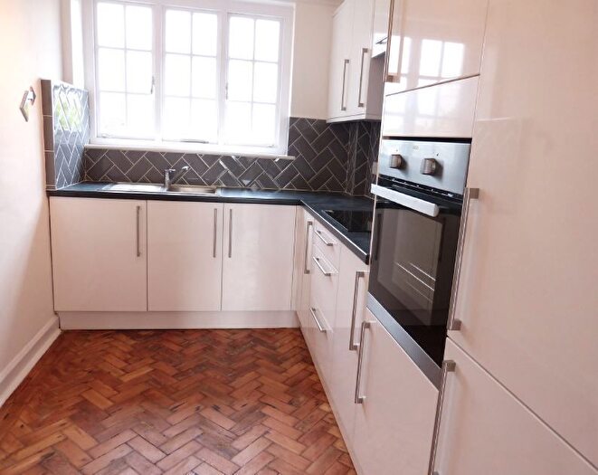 2 Bedroom Flat To Rent In Temple Fortune Court, Temple Fortune Lane, London, NW11