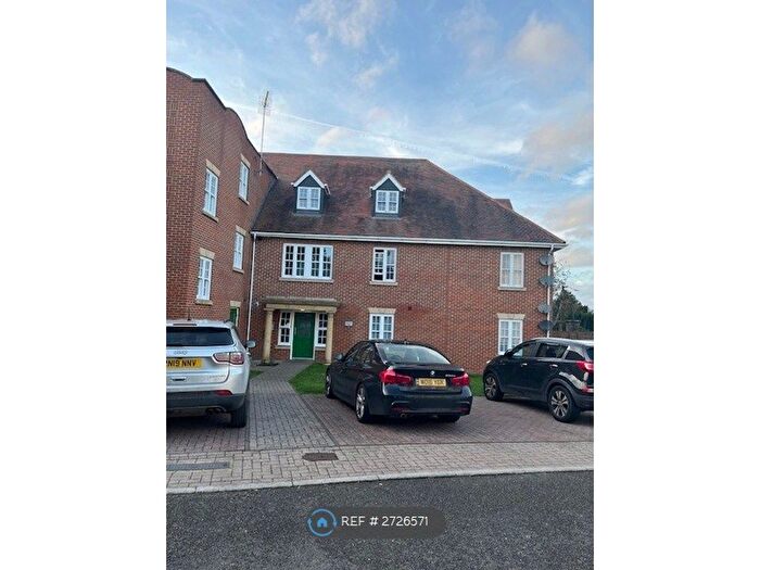 2 Bedroom Flat To Rent In Wheatstone Close, Slough, SL3