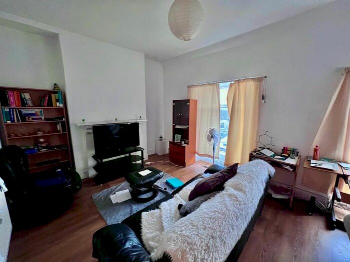 1 Bedroom Flat To Rent In Malvern Terrace, Brynmill, Swansea, SA2