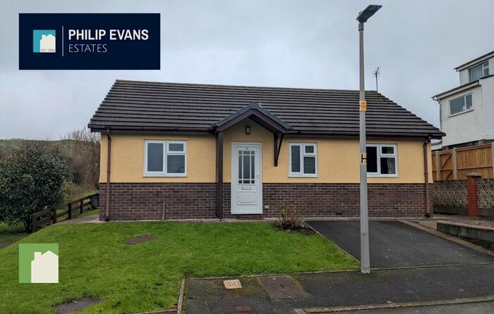 2 Bedroom Bungalow To Rent In Maes Afallen, Bow Street SY24