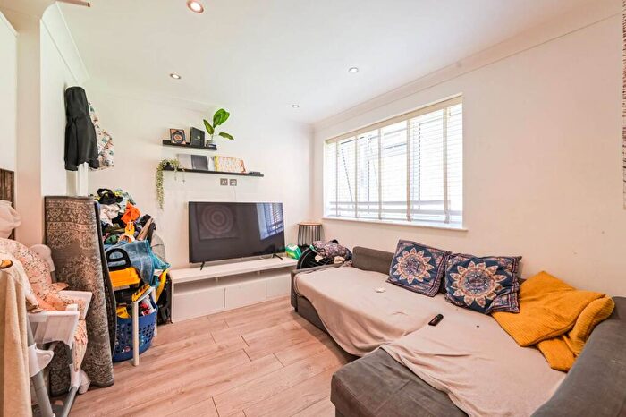 1 Bedroom Flat To Rent In High Road, , Turnpike Lane, London, N22