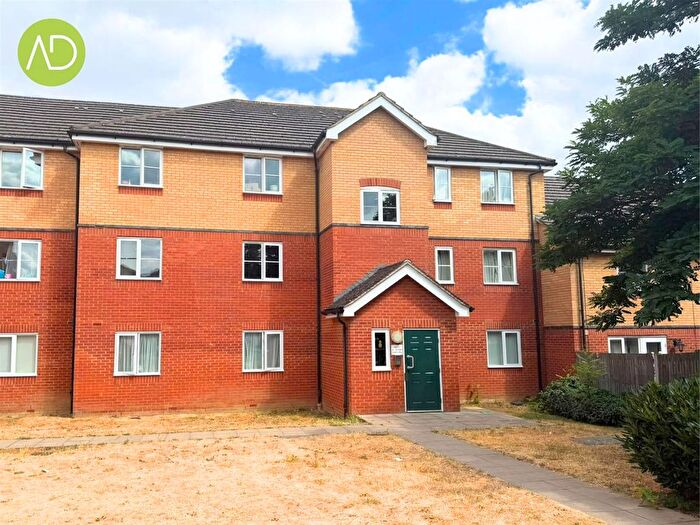 1 Bedroom Flat To Rent In Plomer Avenue, Hoddesdon, EN11