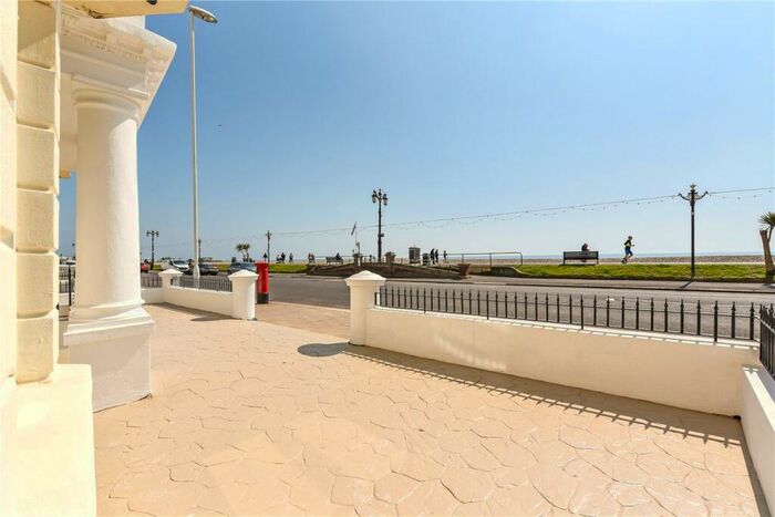 2 Bedroom Apartment To Rent In Queens Road, Worthing, West Sussex, BN11