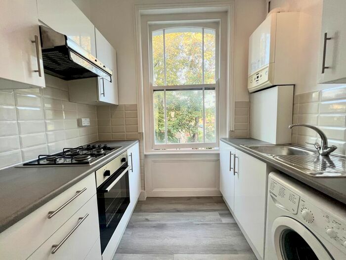 2 Bedroom Flat To Rent In Manor Park, London, SE13