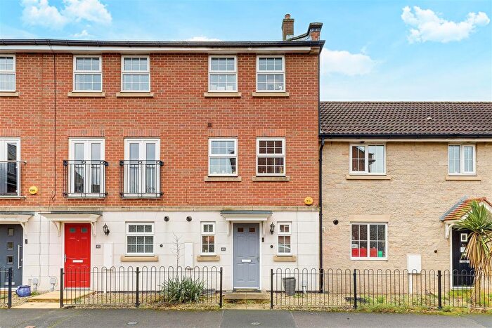 4 Bedroom Town House For Sale In Aitchison Avenue, Hucknall, Nottinghamshire, NG15