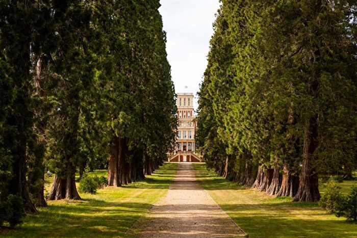 3 Bedroom Apartment For Sale In Royal Earlswood Park, Redhill, RH1