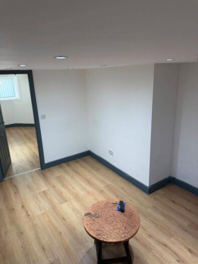 1 Bedroom Flat To Rent In Basement Flat, Hamilton Place, Leeds, LS7