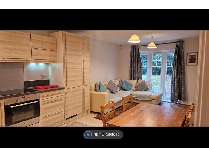 2 Bedroom Flat To Rent In Colnhurst Road, Watford, WD17