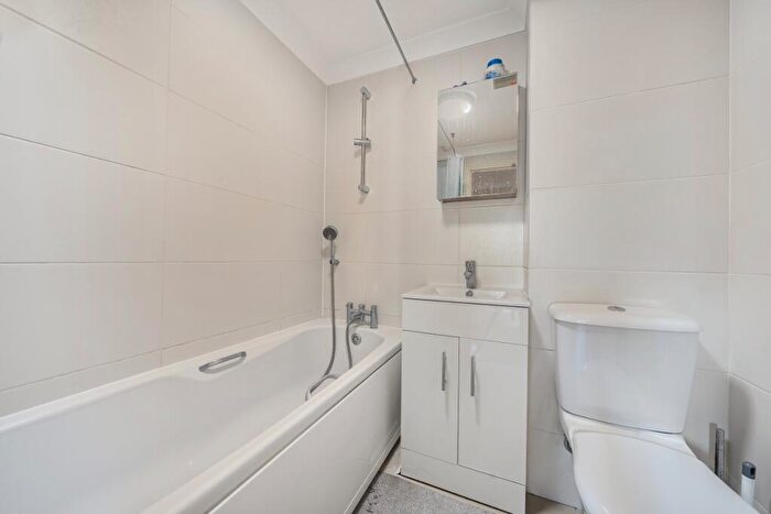 2 Bedroom Flat For Sale In Meridian Place London, E14