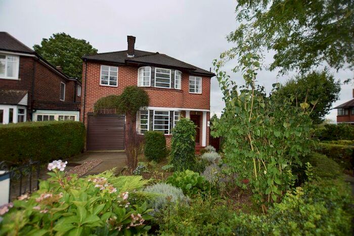 4 Bedroom Detached House To Rent In Mereworth Drive, Shooters Hill, SE18
